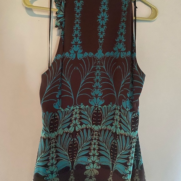 Classy and sassy top with tie at neck - Picture 3 of 3